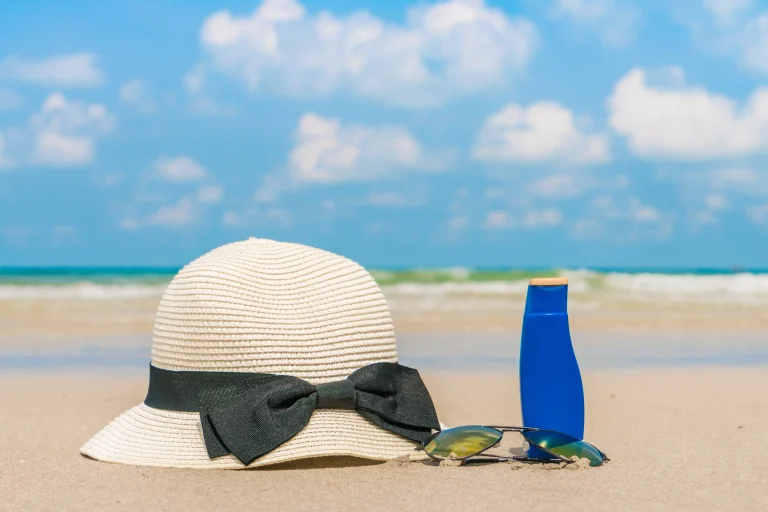 1 sunglasses-sun-cream-hat-white-sand-beach