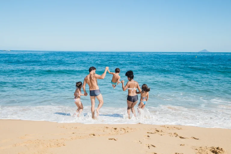 1-family-vacation-beach