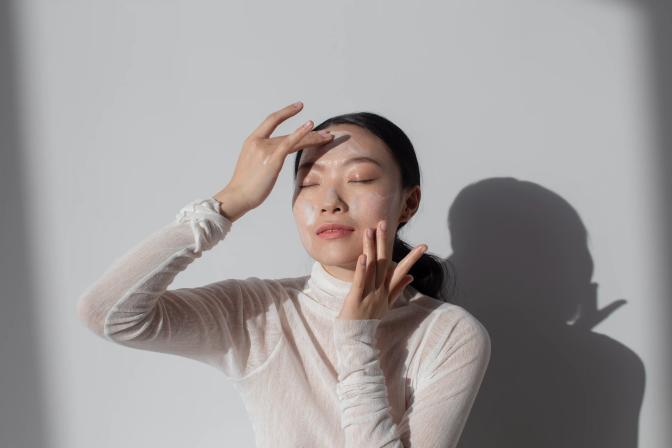 1-beautiful-asian-woman-posing-with-facial-cream